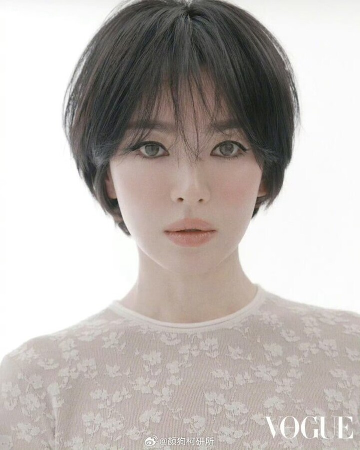 Song Hye Kyo trẻ trung đến ngỡ ngàng ở tuổi 43.