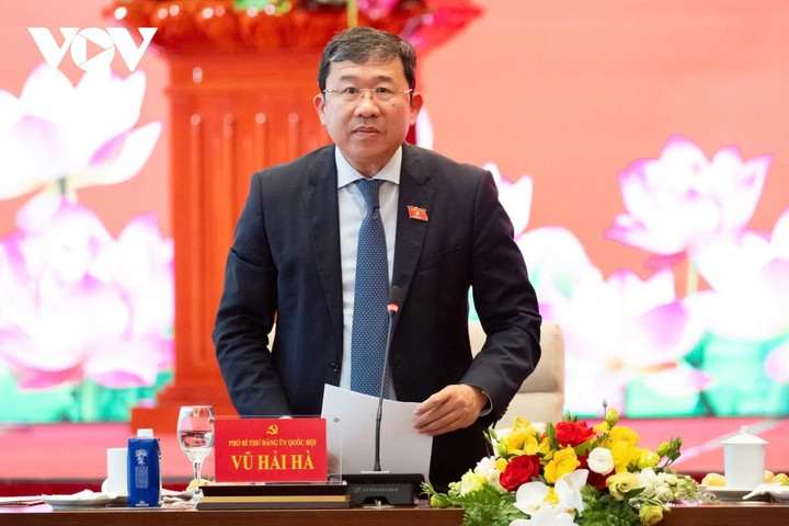 Phó Bí thư Đảng uỷ Quốc hội Vũ Hải Hà phát biểu tại chương trình.
