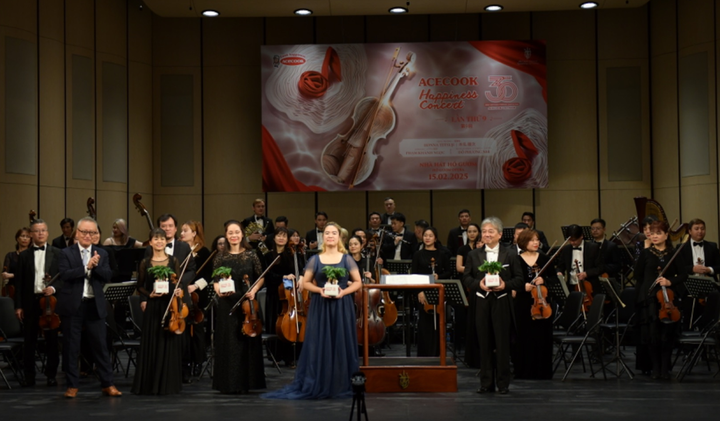 Buổi hòa nhạc Thanh âm hạnh phúc tại Nhà hát Hồ Gươm.