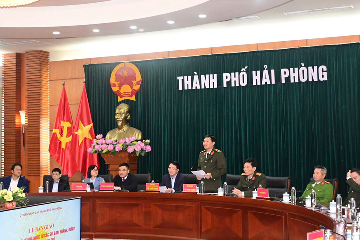 Thiếu tướng Vũ Thanh Chương - Giám đốc Công an TP Hải Phòng phát biểu nhận nhiệm vụ.