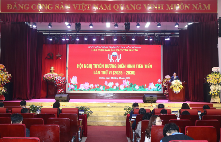 Toàn cảnh hội nghị.