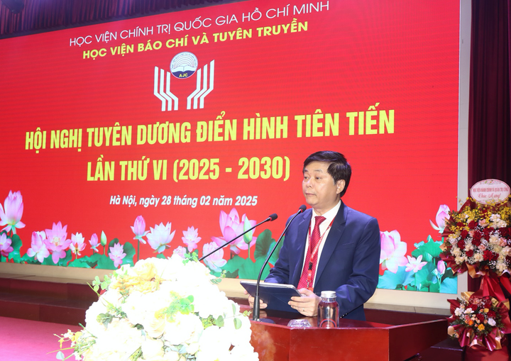 PGS.TS Phạm Minh Sơn phát biểu.