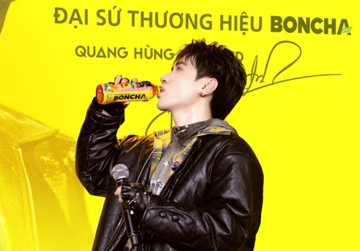 Trà Mật Ong BONCHA vị Ô Long Đào là hương vị yêu thích của ca sĩ Quang Hùng MasterD.
