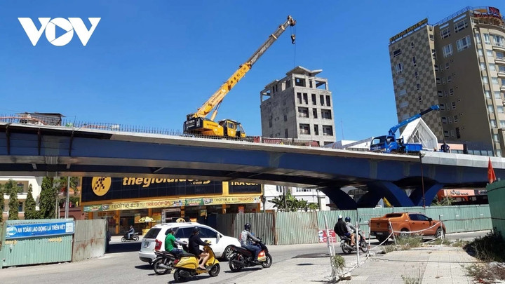 Các Bộ, cơ quan, địa phương tăng cường công tác kiểm tra, giám sát tại hiện trường, đôn đốc các nhà thầu, tư vấn đẩy nhanh tiến độ dự án đầu tư công.