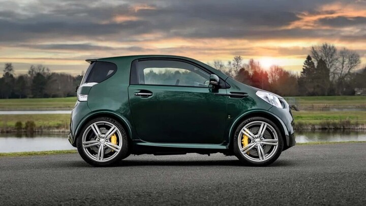 Xe Toyota tí hon lắp máy V8, giá gần bằng Rolls-Royce Cullinan - 3