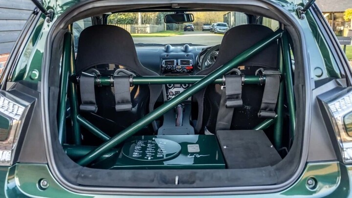 Xe Toyota tí hon lắp máy V8, giá gần bằng Rolls-Royce Cullinan - 6