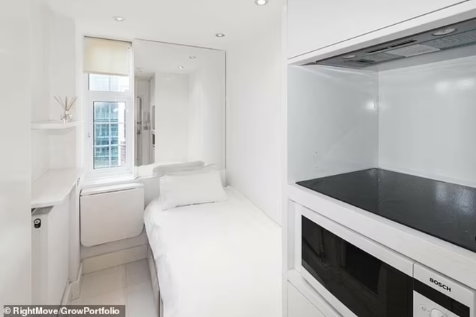 Nằm ở khu vực Knightsbridge đắt đỏ nhất London, căn hộ rộng 6,6m² chỉ đủ chỗ cho chiếc giường đơn nhỏ cũng có giá cao ngất ngưởng.