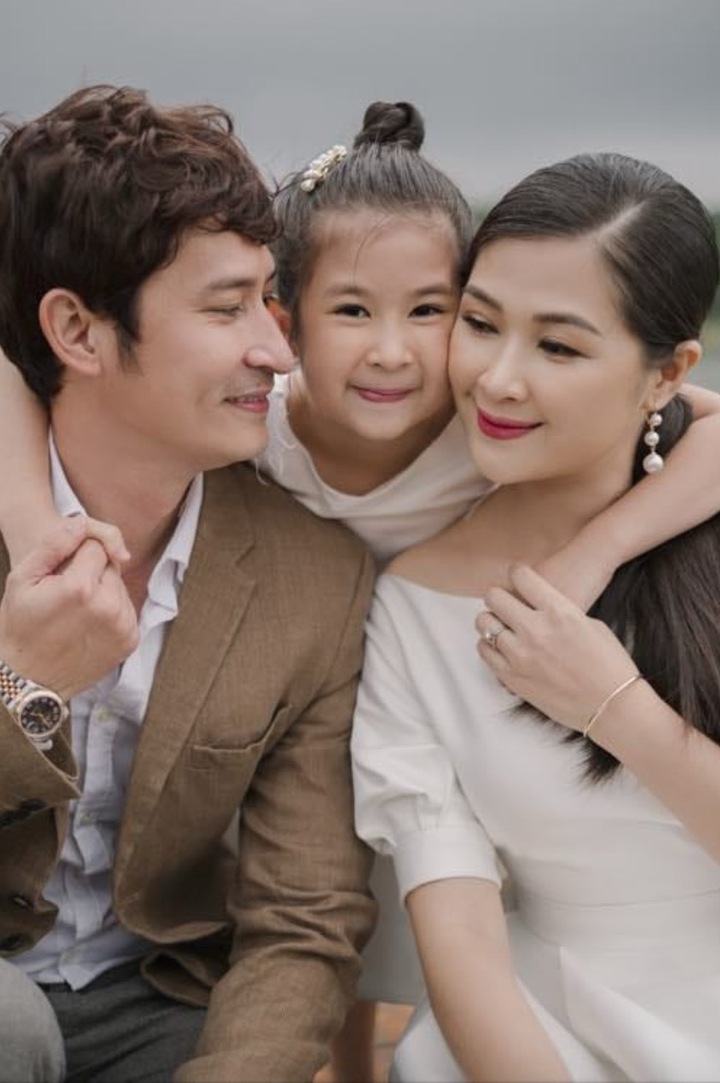 Dù không còn là vợ chồng, cả hai vẫn giữ mối quan hệ tốt đẹp, cùng nhau chăm sóc con cái.