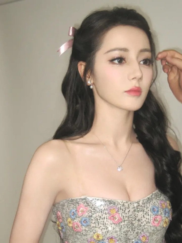 Mỹ nhân Tân Cương phải nghỉ ngơi một thời gian để tìm lại cảm giác diễn xuất.