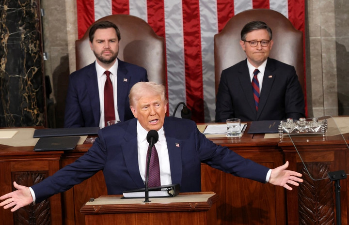 Ông Trump phát biểu trước Quốc hội: Ưu tiên 'giải cứu' kinh tế Mỹ - 2