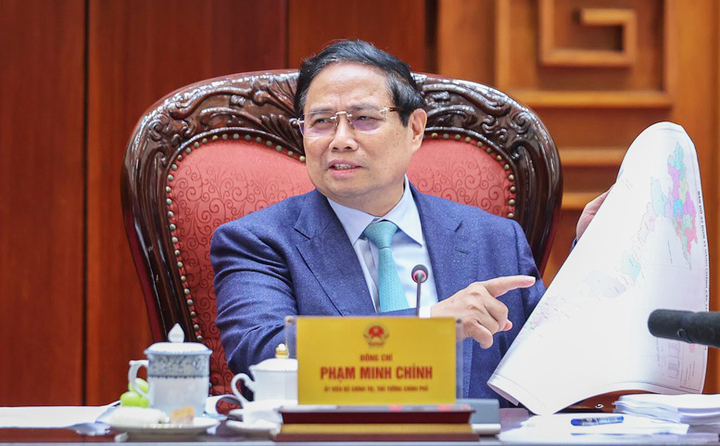 Bí thư Đảng ủy, Thủ tướng Chính phủ Phạm Minh Chính nhấn mạnh, việc sắp xếp các đơn vị hành chính cấp tỉnh cần căn cứ trên một số tiêu chí quan trọng, đó là diện tích, dân số, kinh tế, văn hóa và khả năng bổ sung, hỗ trợ cho nhau để phát triển. (Ảnh: VGP/Nhật Bắc)