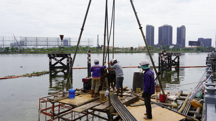 Cầu đi bộ qua sông Sài Gòn tỏa sáng trên Sky LED lớn nhất Đông Nam Á - 3