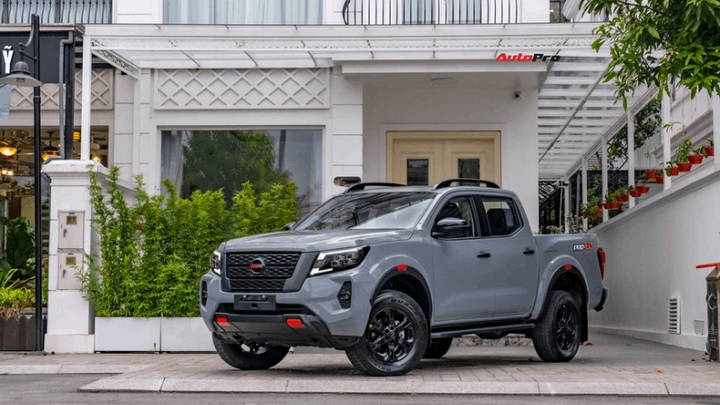 Nissan Navara Pro4X sở hữu diện mạo mạnh mẽ với lưới tản nhiệt sơn đen. (Ảnh: Nissan Việt Nam)