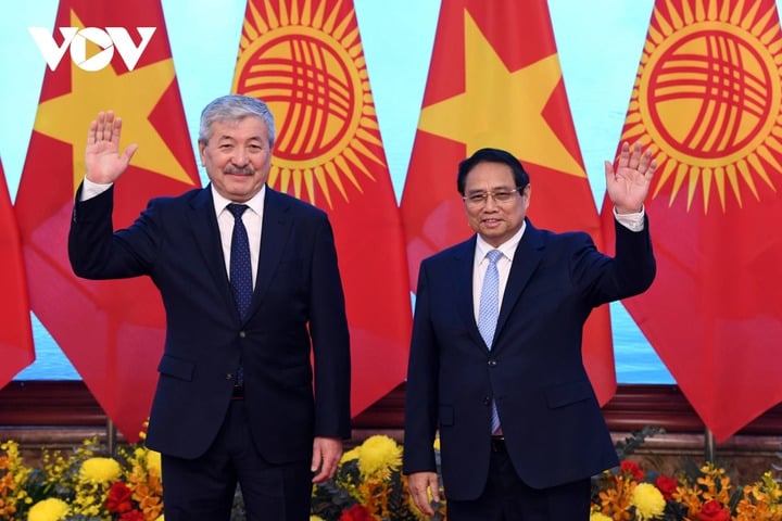 Thủ tướng Phạm Minh Chính và Thủ tướng Kyrgyzstan Adylbek Kasymaliev.