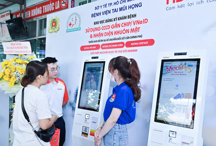 HDBank tài trợ hệ thống Kiosk y tế thông minh, góp phần tinh gọn thủ tục, giảm tải bệnh viện và thúc đẩy chuyển đổi số y tế.