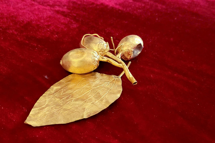 Đây là bộ hiện vật có giá trị và ý nghĩa to lớn đối với nhân dân Hải Phòng khi gắn liền với tín ngưỡng thờ Nữ tướng Lê Chân, người đặt nền móng hình thành nên TP Hải Phòng ngày nay và được suy tôn là Thánh Mẫu, Thành Hoàng của thành phố.