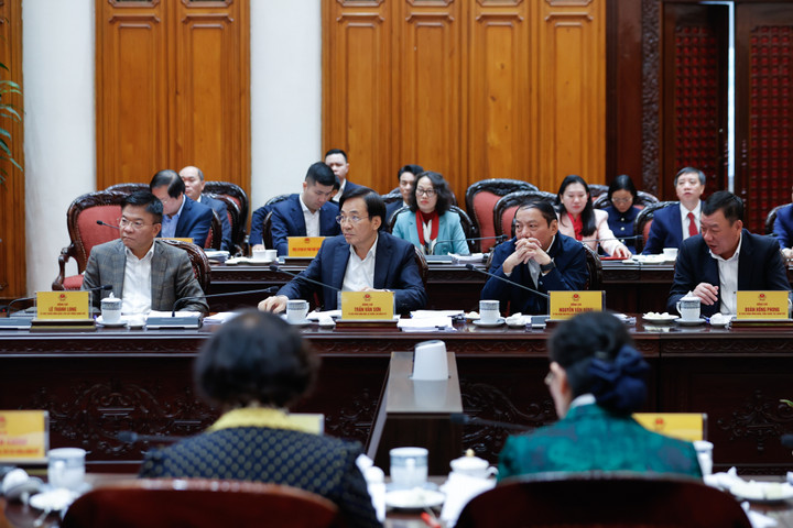 Ban Thường vụ Đảng ủy Chính phủ thảo luận xây dựng Chương trình kiểm tra, giám sát của Đảng ủy Chính phủ năm 2025. (Ảnh: VGP/Nhật Bắc)