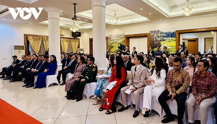 Tổng Bí thư Tô Lâm gặp gỡ cộng đồng người Việt tại Indonesia - 3