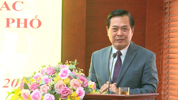 Ông Nguyễn Mạnh Hiếu, Chủ tịch UBND TP Bắc Ninh, phát biểu chỉ đạo tại hội nghị.