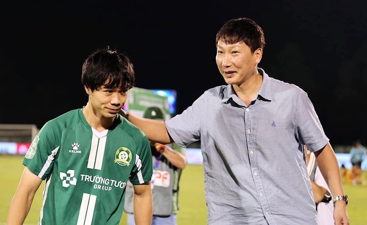 HLV Kim Sang-sik đưa Công Phượng trở lại tuyển Việt Nam