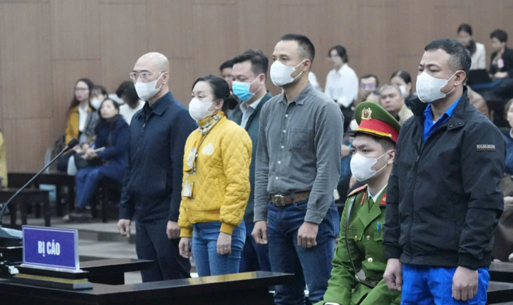 Các bị cáo trong phiên toà phúc thẩm.
