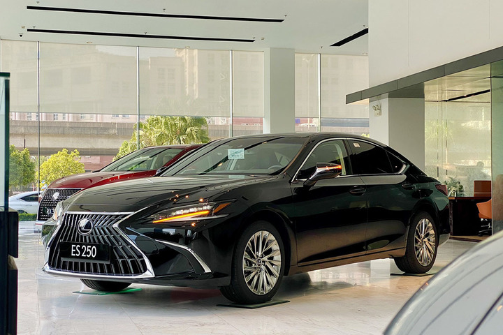 Lexus ES 250 2023 mang phong cách thiết kế đặc trưng của hãng. (Ảnh: Lexus)