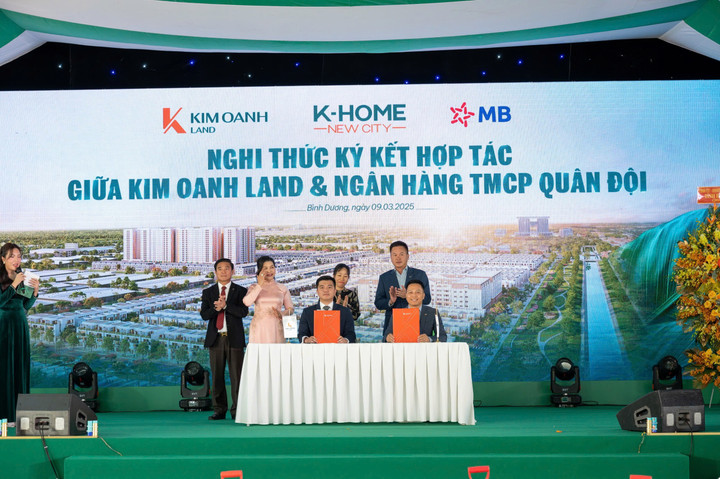 Nghi thức ký kết hợp tác giữa Kim Oanh Land và Ngân hàng TMCP Quân đội.
