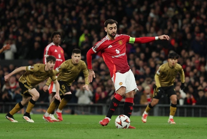 Bruno Fernandes ghi 3 bàn giúp Man Utd thắng đậm Real Sociedad.