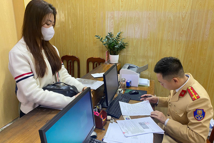 Nữ tài xế đã đến làm việc với Phòng CSGT và thừa nhận lỗi vi phạm, chấp nhận phạt nguội.