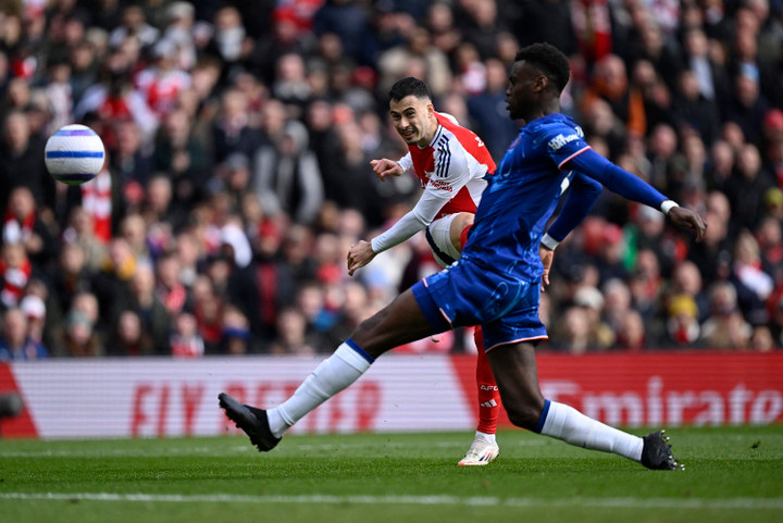 Martinelli tiếp tục phung phí cơ hội.