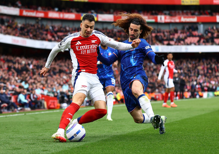 Cánh phải của Arsenal tạo ra nhiều pha uy hiếp hơn so với biên đối diện.