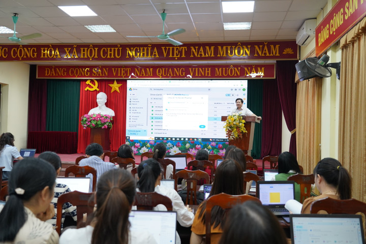 Cán bộ công chức, viên chức từ huyện đến cơ sở thường xuyên được tập huấn, bồi dưỡng về công tác cải cách hành chính.