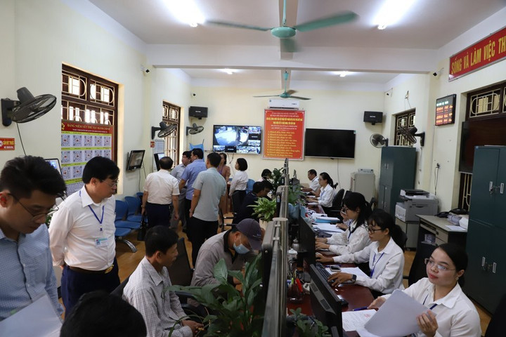 UBND các xã, thị trấn thực hiện đúng, đủ các quy định về quy chế dân chủ ở cơ sở, đặc biệt là công khai, minh bạch về tài chính, quyết toán và dự toán ngân sách các cấp hằng năm.