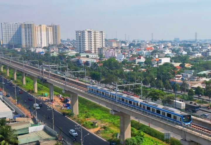 Việc trao những dự án lớn cho khối kinh tế tư nhân thực hiện sẽ tạo cơ hội cho doanh nghiệp lớn mạnh, tạo động lực để doanh nghiệp lớn dẫn dắt doanh nghiệp nhỏ. (Ảnh minh họa: Lê Quân)