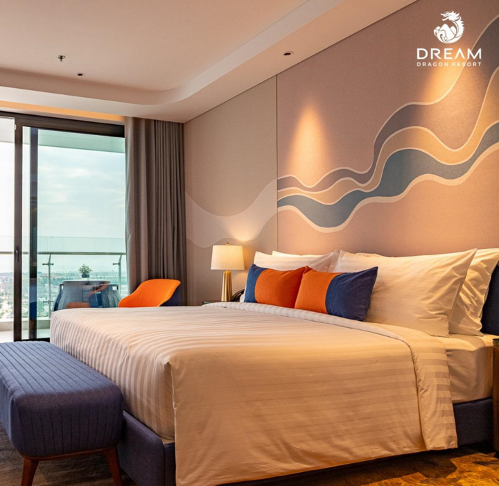 Không gian nội thất sang trọng bên trong Khách sạn Dream Dragon Resort.
