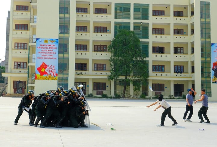 Đây là những kỹ chiến thuật đòi hỏi sức mạnh, sự nhạy bén và khả năng phối hợp đồng đội.