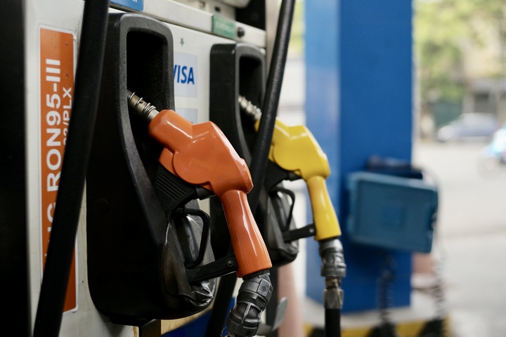 Giá xăng dầu hôm nay 27/6: Giảm mạnh