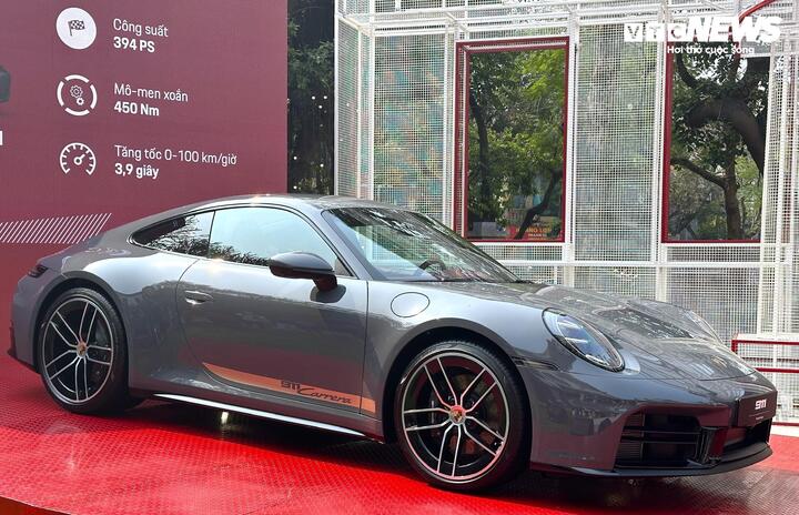 Porsche 911 Carrera có thể tăng tốc từ 0 đến 100 km/h trong 3,9 giây với gói Sport Chrono. (Ảnh: Mạnh Hùng)