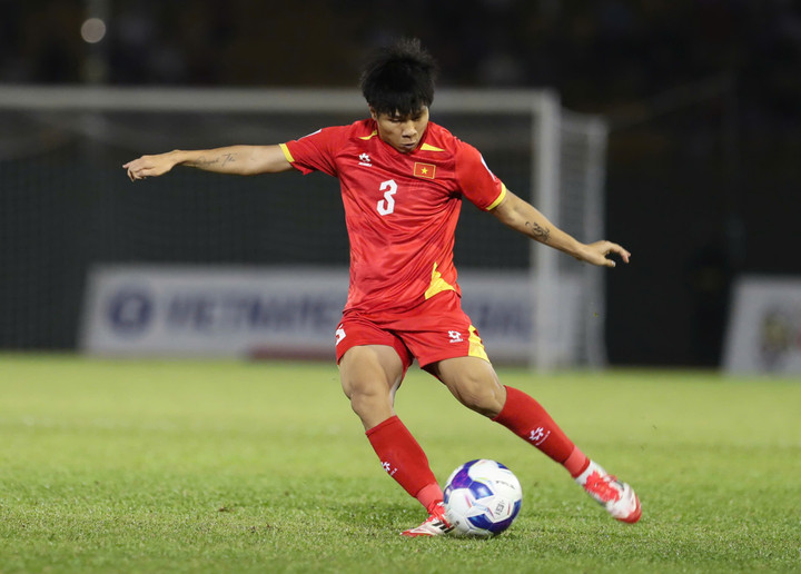 Văn Vĩ thường xuyên dâng cao.