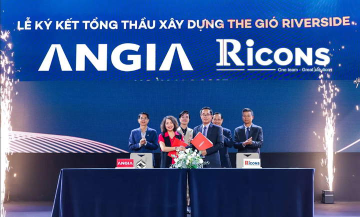 Đại diện An Gia và Ricons ký kết hợp tác xây dựng The Gió Riverside.