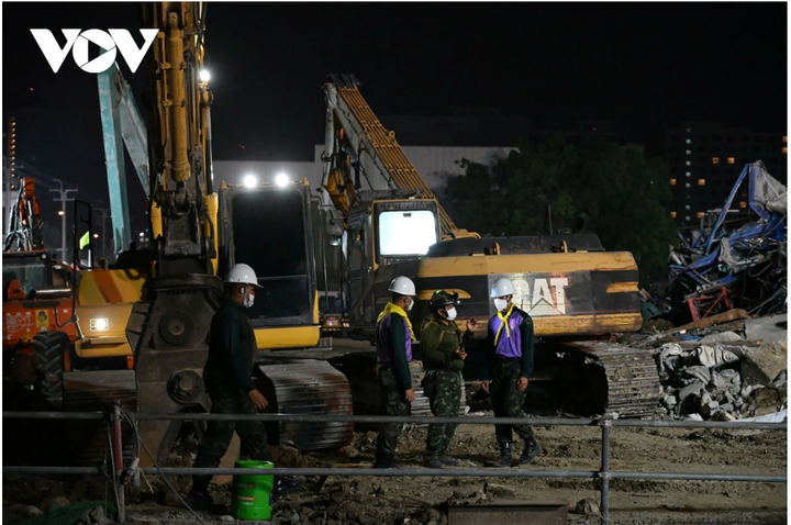 Hiện trường vụ sập tòa nhà 30 tầng ở Chatuchak, Bangkok