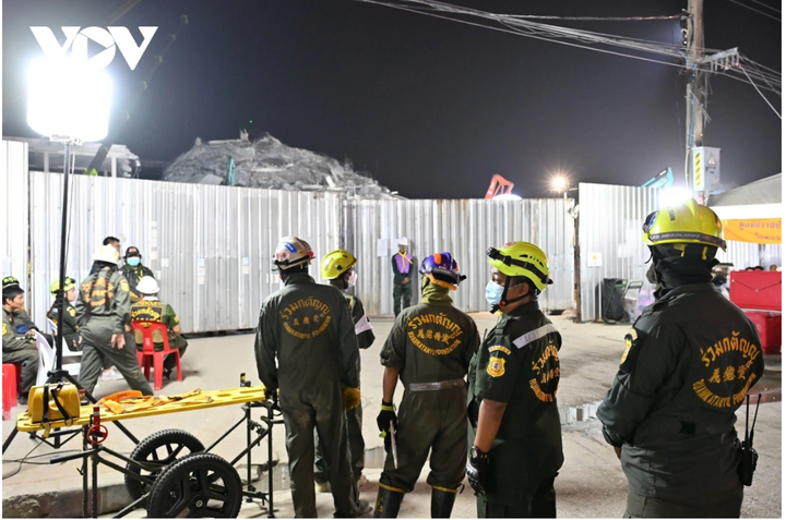 Hiện trường vụ sập tòa nhà 30 tầng ở Chatuchak, Bangkok