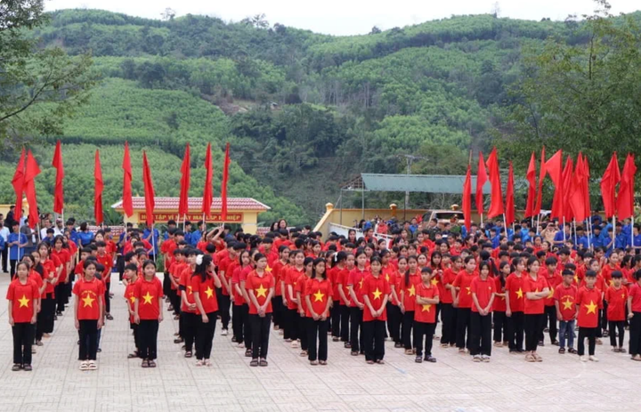 Chương trình có sự tham gia của hơn 500 đoàn viên, thanh niên và người dân địa phương.