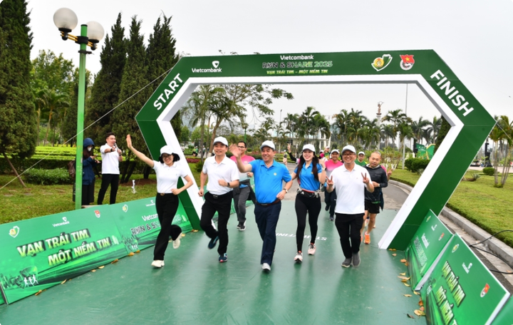 Phát động giải chạy 'Vietcombank Run & Share 2025: Vạn trái tim - Một niềm tin' - 3