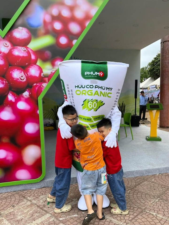 Phân bón Phú Mỹ 22 năm liền nhận danh hiệu HVNCLC.