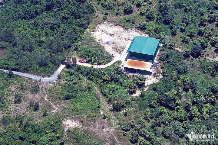 Khu xưởng sản xuất ma túy là đất rừng sản xuất, nằm gần nghĩa trang. Ảnh: Xuân Ngọc