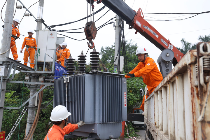 EVNHANOI thực hiện diễn tập phương án PCTT&TKCN theo các tình huống giả định.