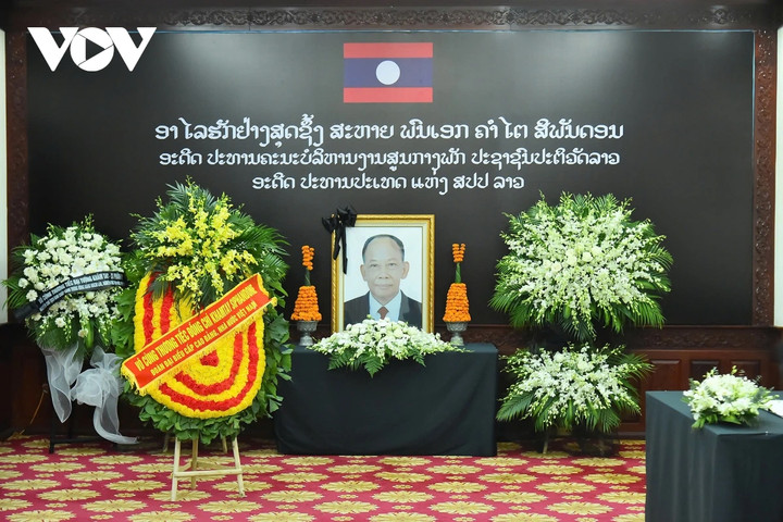 Đại sứ quán Lào mở sổ tang viếng ông Khamtay Siphandone.