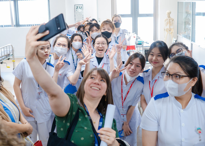 Đại diện các trường đại học giao lưu với sinh viên Đại học Quốc tế Hồng Bàng.