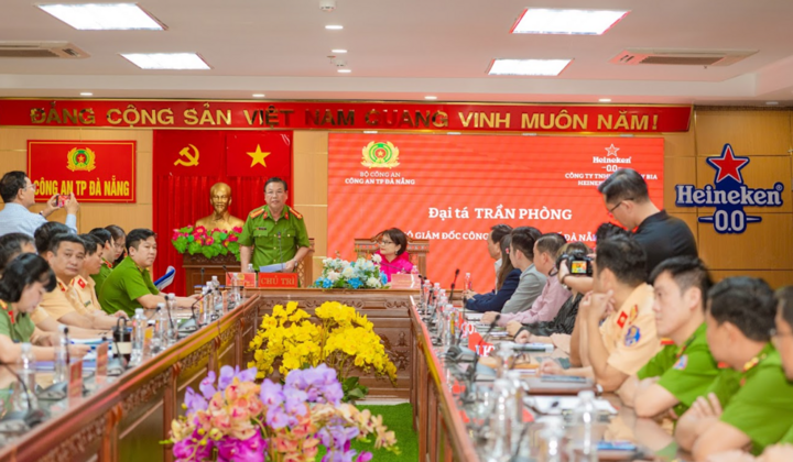 Đại tá Trần Phòng- Phó Giám đốc Công an thành phố Đà Nẵng - phát biểu tại buổi lễ ký biên bản ghi nhớ cùng HEINEKEN Việt Nam. (Nguồn ảnh: HEINEKEN Việt Nam)
